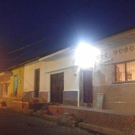 Casa Nica Leon Hostel Ngoại thất bức ảnh
