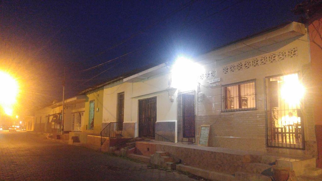 Casa Nica Leon Hostel Ngoại thất bức ảnh